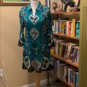 Dress with bell sleeves, turquoise pattern.